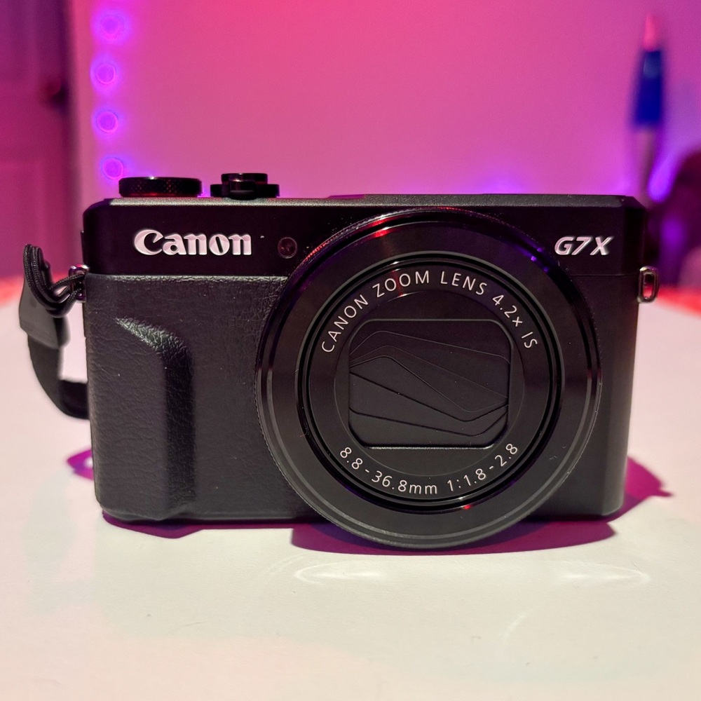 Canon Power Shot G7X Mark ll Zoom Lens 4.2x Compact Black Camera with Charger